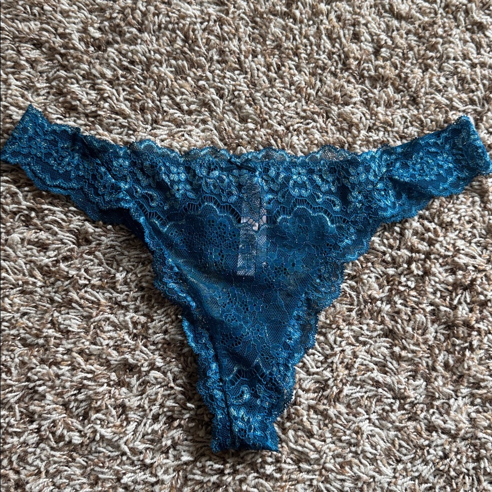 Victoria’s Secret Dream Angels Lace Thong Panty L